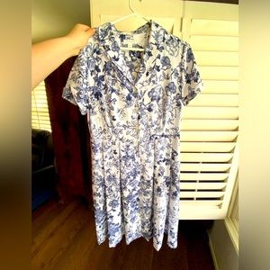 Collard blue and white floral dress